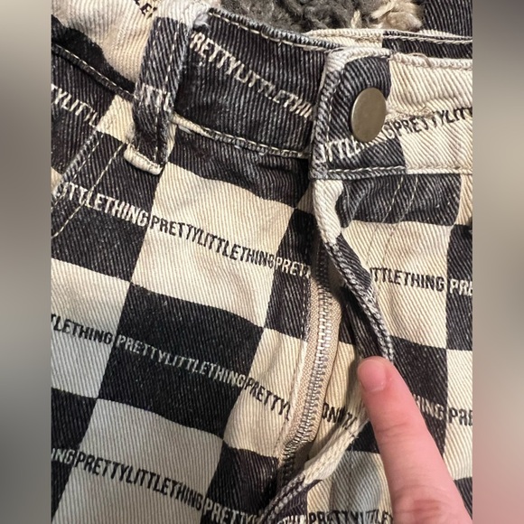 Pretty Little Thing Brown Checkerboard Branded Wide Leg Jeans - Picture 7 of 11